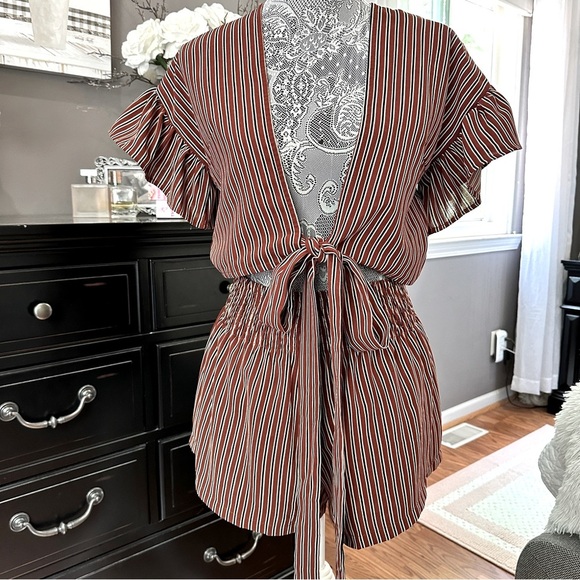 STORIA Striped Ruffle Sleeve Tie-Front Romper Size S - Picture 2 of 16